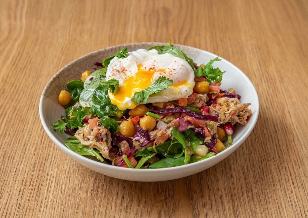 Terrasse et décoration levantine du restaurant Noya Paris 9e